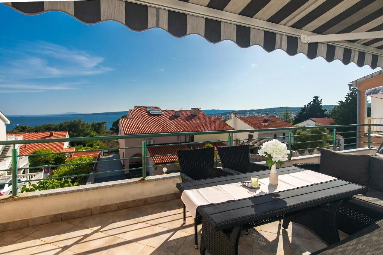 Apartment Amarela With Seaview 크르크