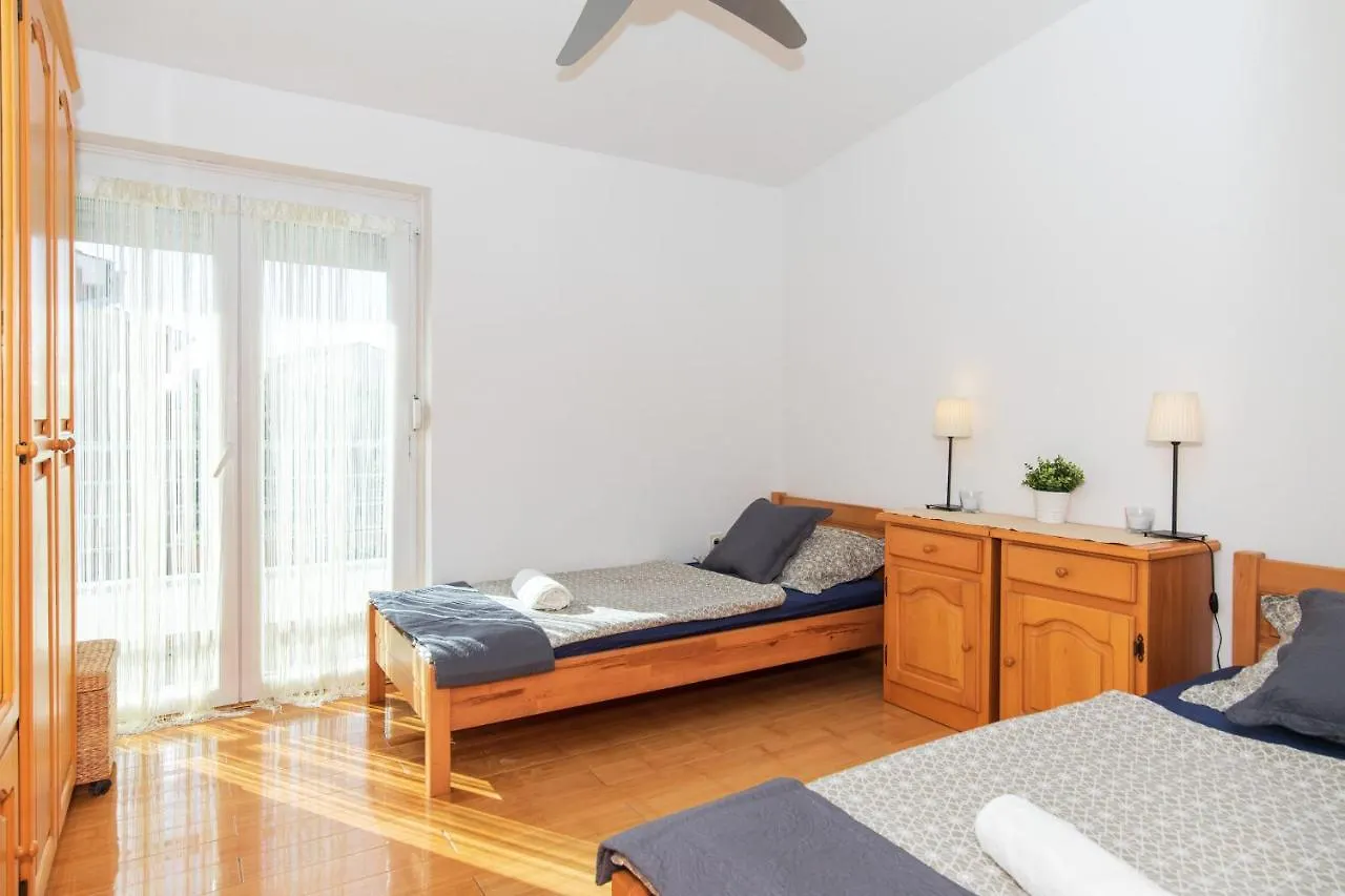 Apartment Amarela With Seaview 크르크 0*,  크로아티아